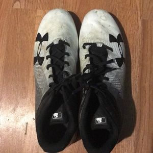 Men’s football and baseball cleats